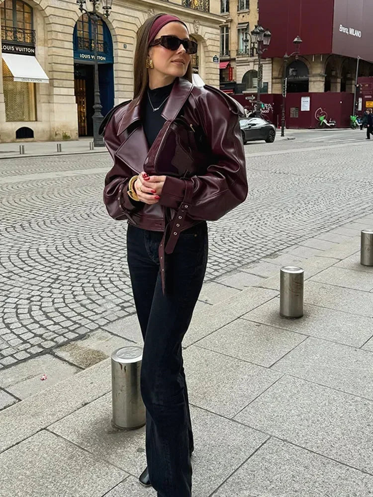 Dames Leren Jasje Met Taille Ceintuur En Grote Kraag