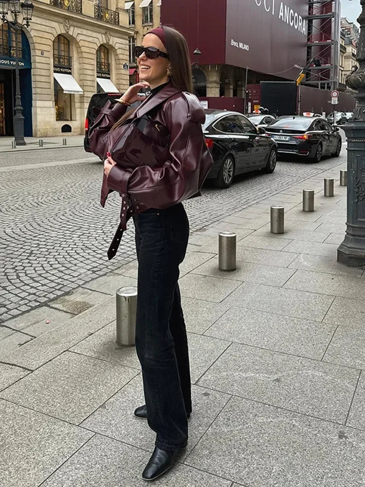 Dames Leren Jasje Met Taille Ceintuur En Grote Kraag