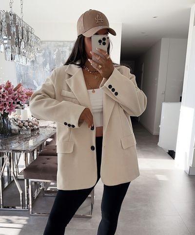 Dames Beige Oversized Blazer Met Revers En Knopen