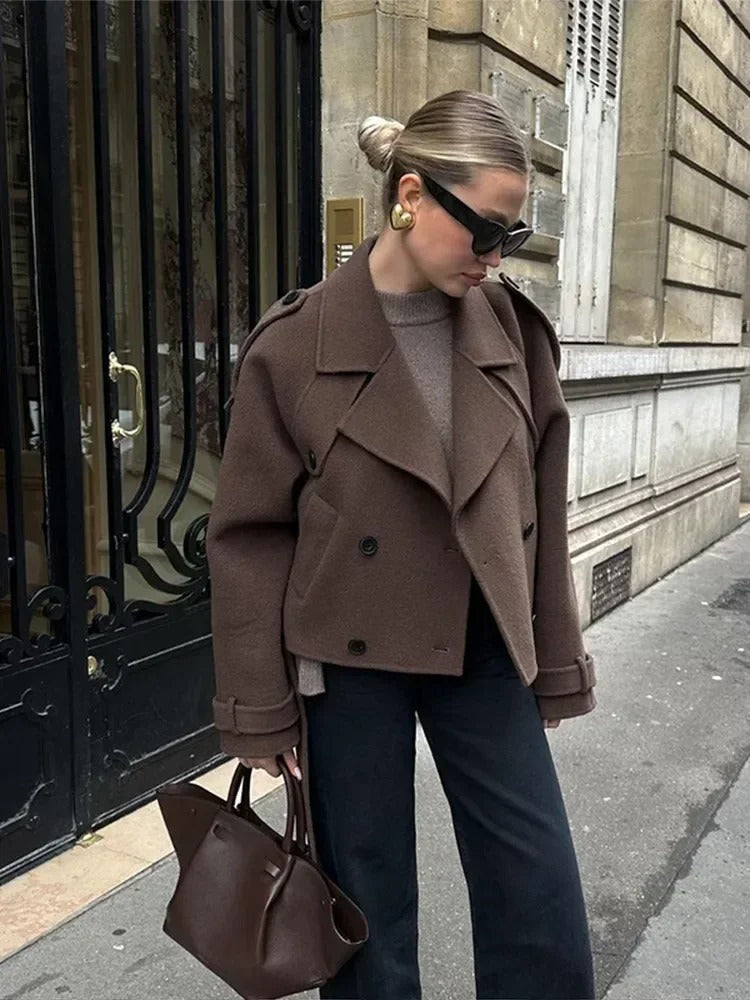 Dames Cropped Wollen Trenchcoat Met Reverskraag En Double-Breasted Sluiting