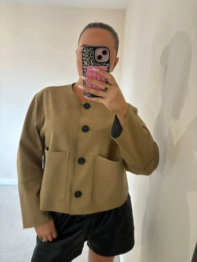 Dames Bomberjack Met Minimalistisch Design En Knopensluiting
