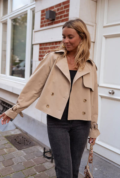 Dames Cropped Trenchcoat Met Dubbele Rij Knopen En Moderne Pasvorm