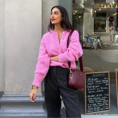 Dames Roze Cardigan Met Ronde Hals En Knoopsluiting