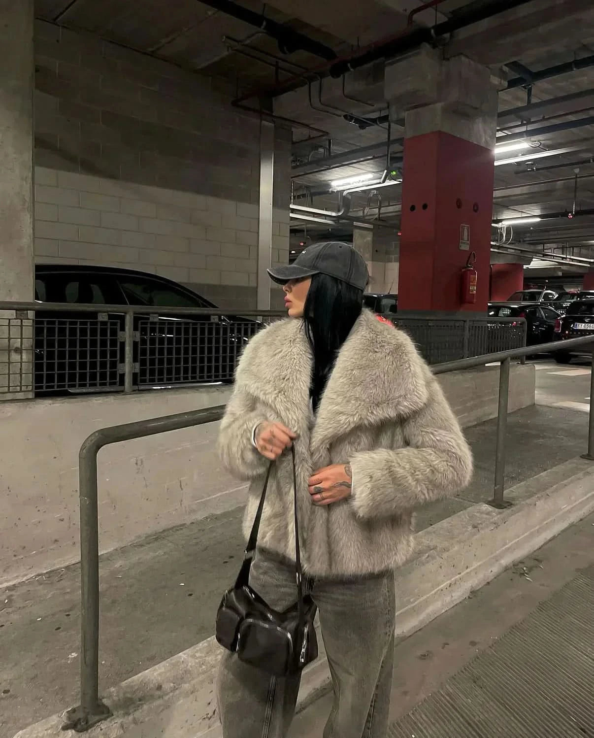 Dames Faux Fur Jas Met Grote Kraag En Lange Mouwen