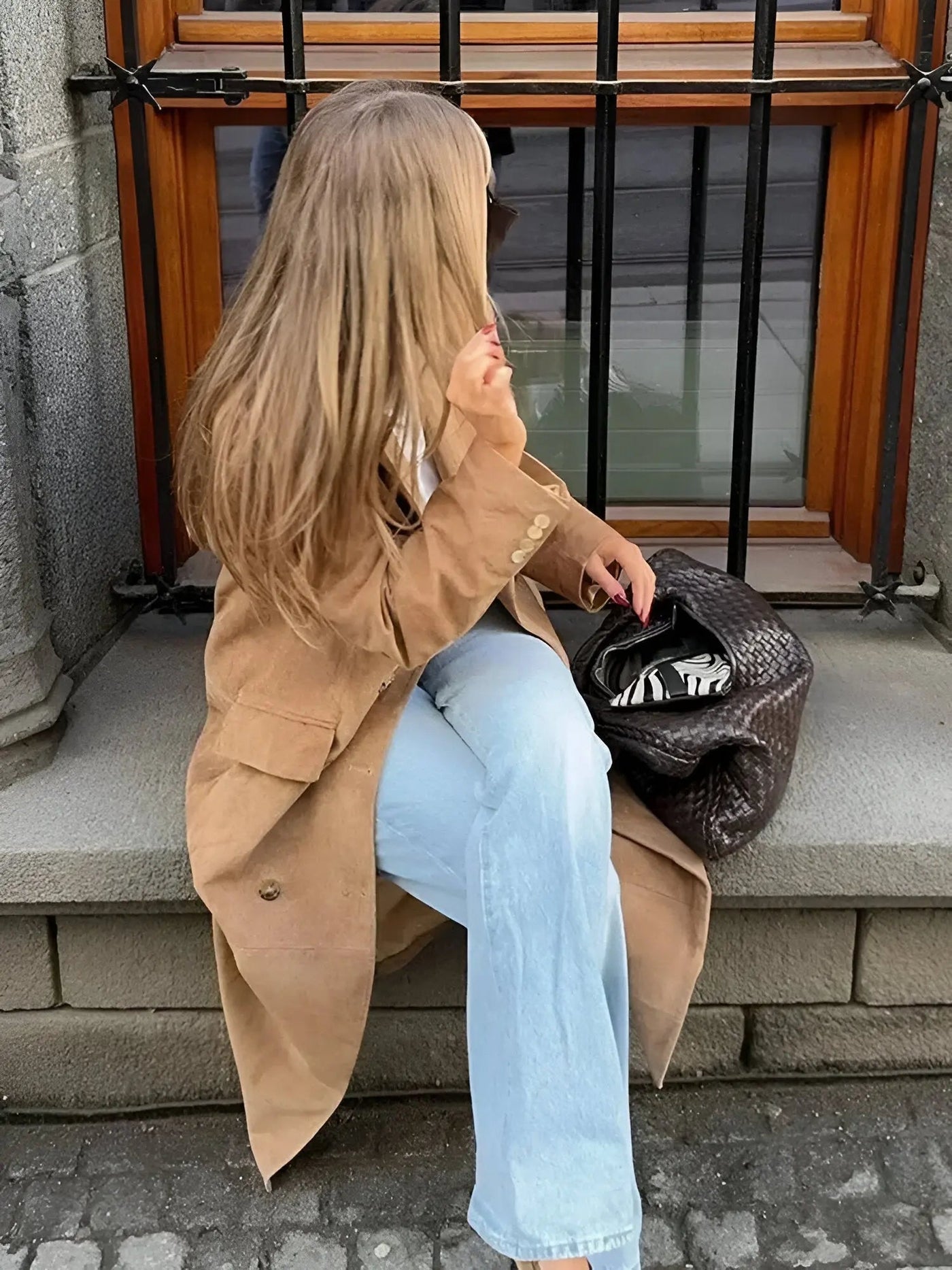 Dames Suède Trenchcoat Met Klassieke Revers En Dubbele Knoopsluiting