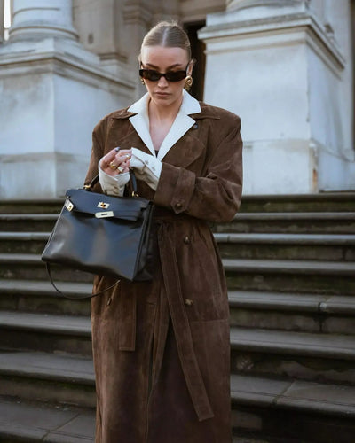 Dames Suède Trenchcoat Met Tailleceintuur En Dubbele Knoopsluiting