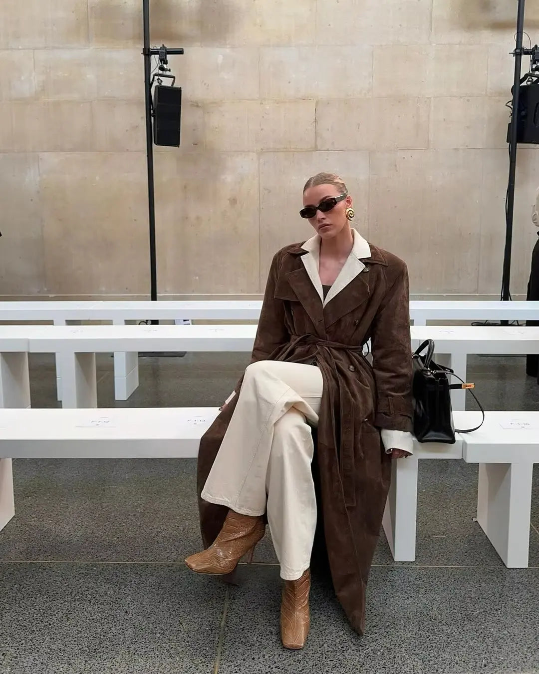 Dames Suède Trenchcoat Met Tailleceintuur En Dubbele Knoopsluiting
