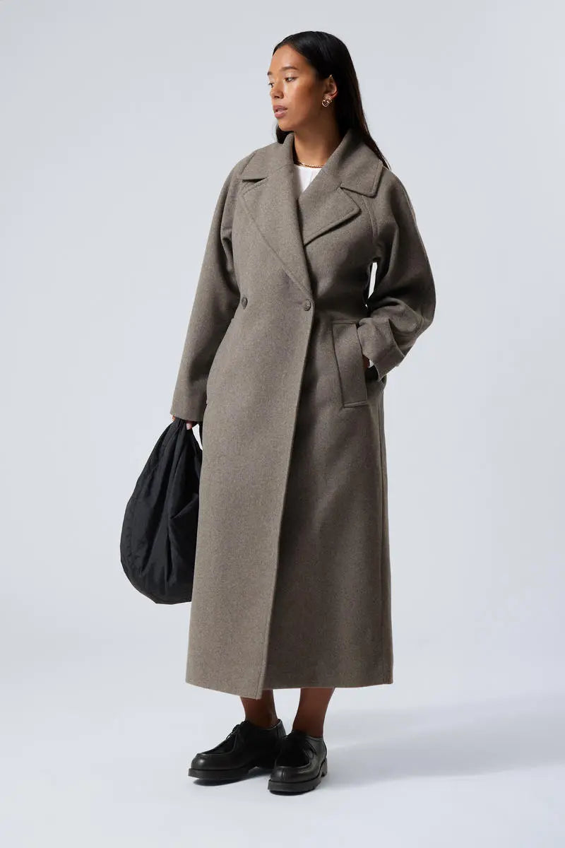Dames Lange Oversized Wollen Jas Met Brede Revers En Minimalistisch Design