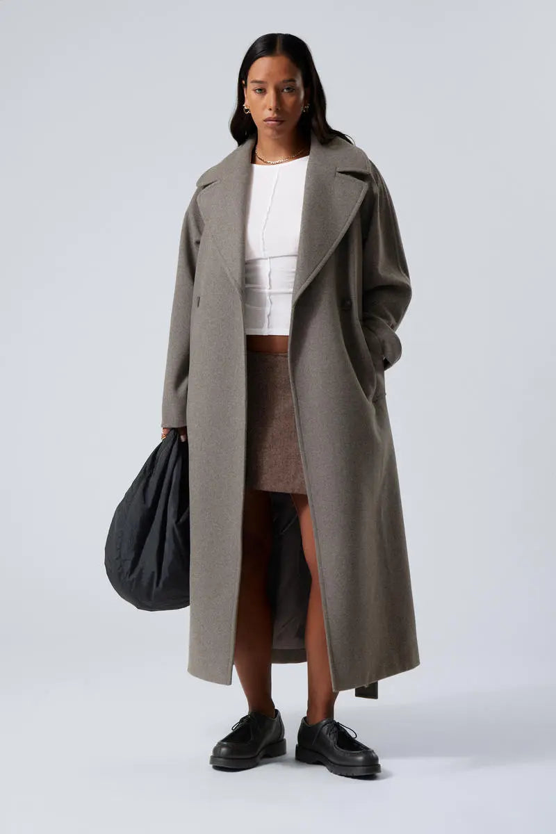 Dames Lange Oversized Wollen Jas Met Brede Revers En Minimalistisch Design