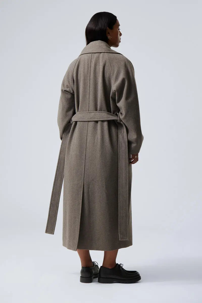 Dames Lange Oversized Wollen Jas Met Brede Revers En Minimalistisch Design