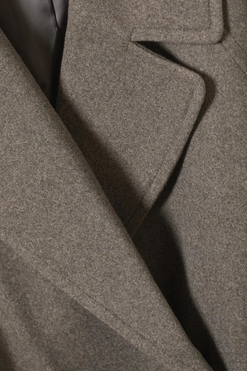 Dames Lange Oversized Wollen Jas Met Brede Revers En Minimalistisch Design
