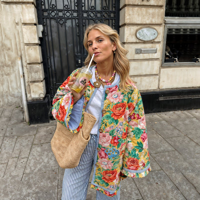 Dames Jasje Met Kleurrijke Bloemenprint En Knoopsluiting