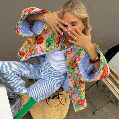 Dames Jasje Met Kleurrijke Bloemenprint En Knoopsluiting