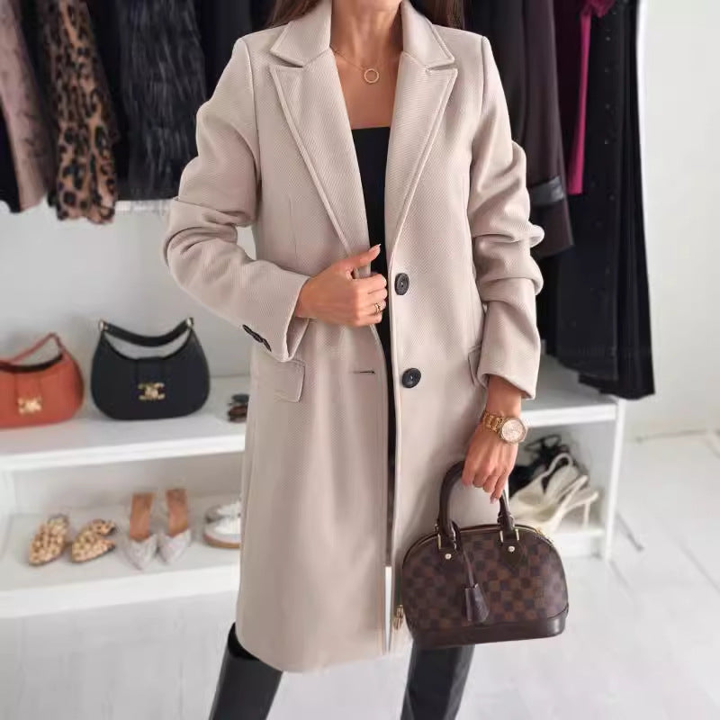 Dames Lange Beige Winterjas Met Knopen En Lange Mouwen