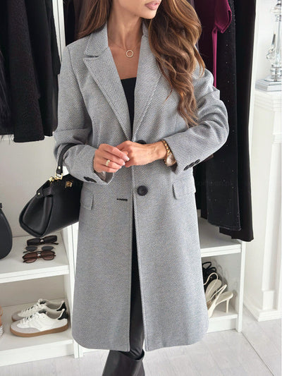 Dames Lange Beige Winterjas Met Knopen En Lange Mouwen