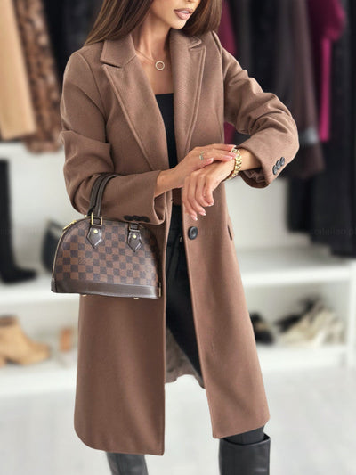 Dames Lange Beige Winterjas Met Knopen En Lange Mouwen