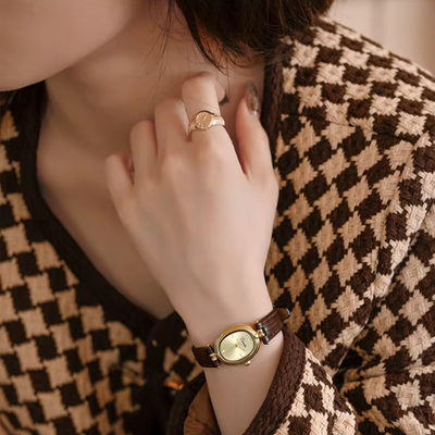Dames Retro Quartz Horloge Met Goudkleurige Wijzerplaat En Leren Band