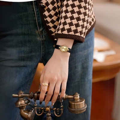 Dames Retro Quartz Horloge Met Goudkleurige Wijzerplaat En Leren Band