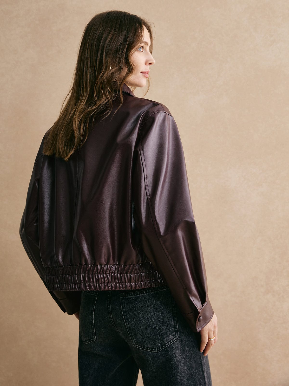 Dames Cropped Leren Jas Met Glanzende Afwerking En Elegante Pasvorm