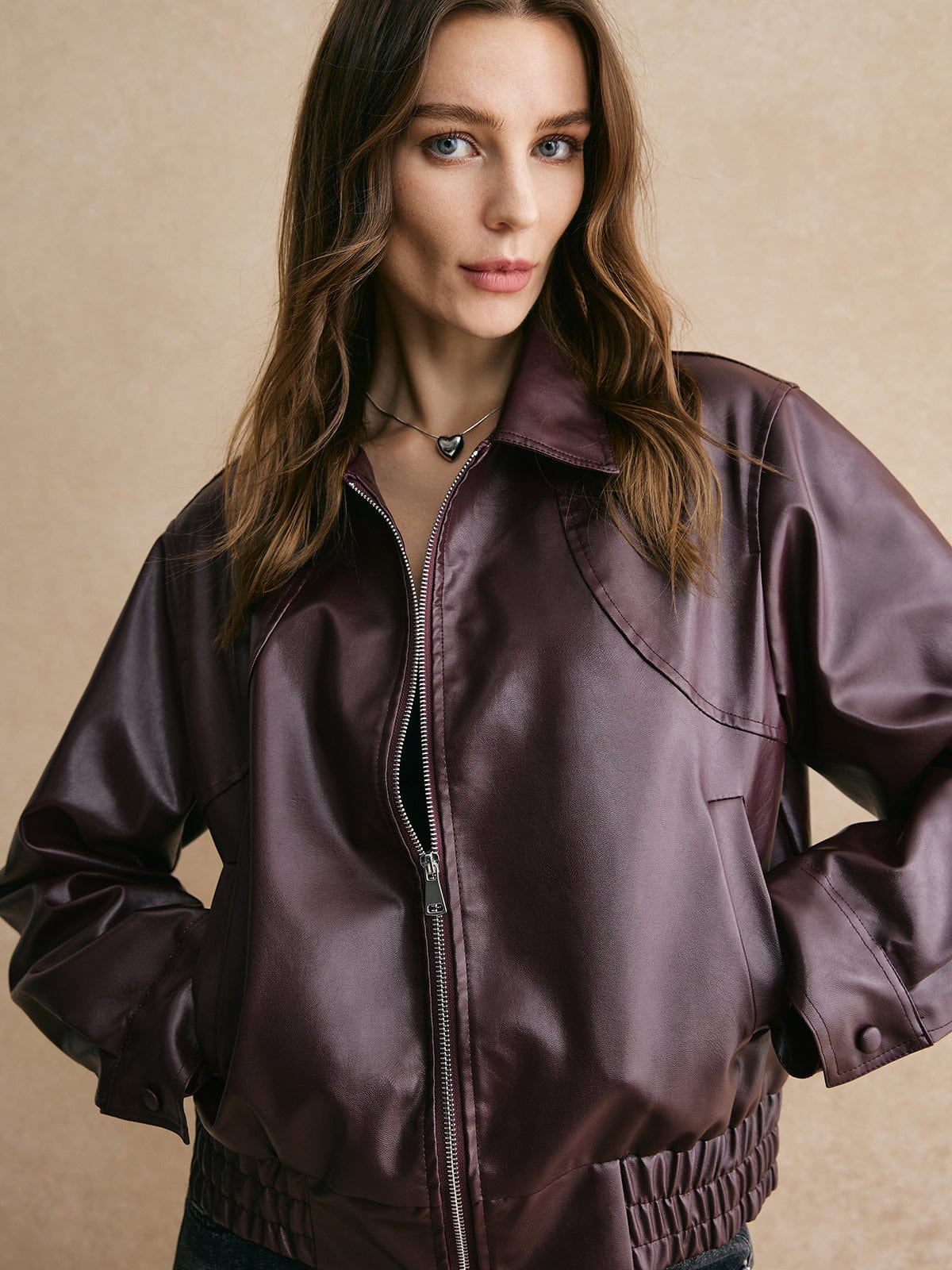 Dames Cropped Leren Jas Met Glanzende Afwerking En Elegante Pasvorm