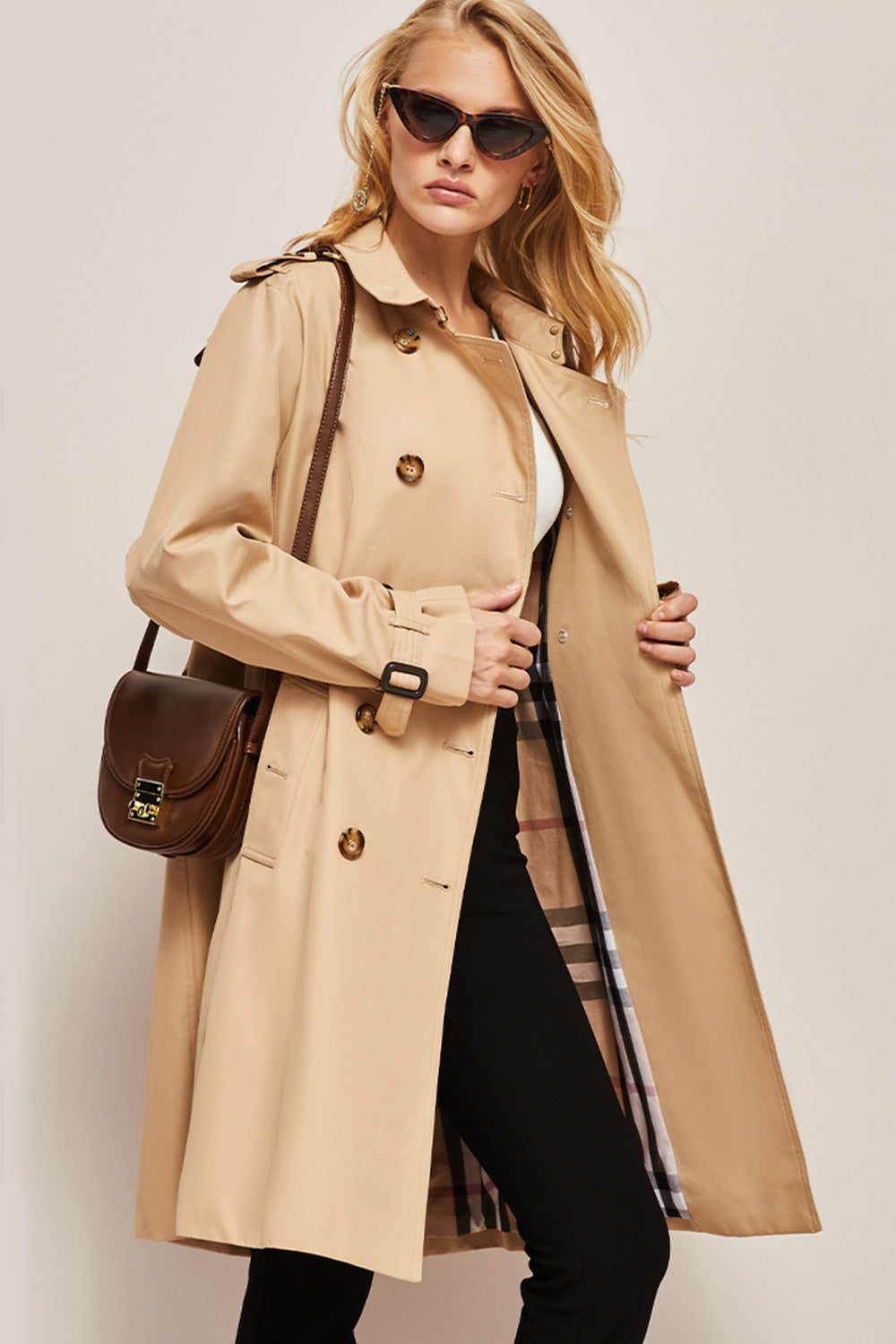 Dames Lange Slim Fit Trenchcoat Met Riem En Dubbele Rij Knopen
