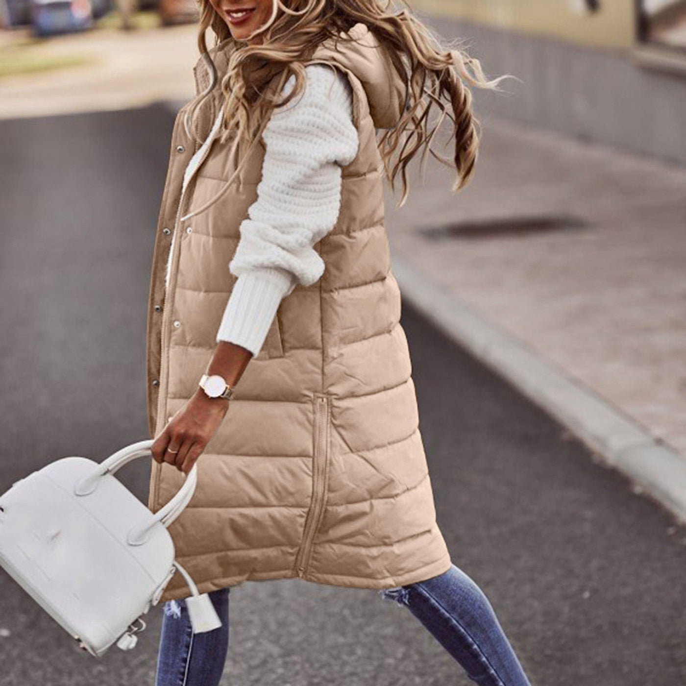 Dames Lange Bodywarmer Met Capuchon En Knopen