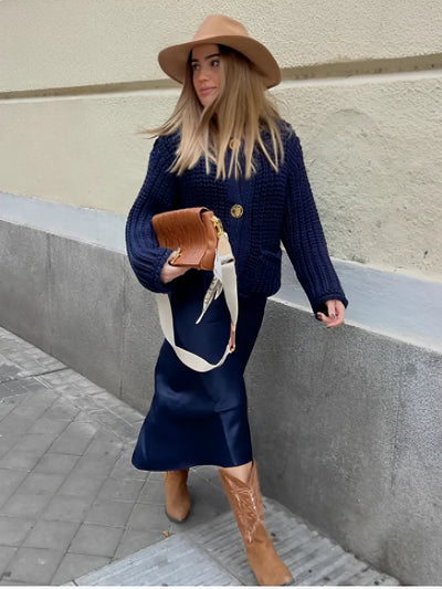 Dames Gebreide Cardigan Met Gouden Knopen En Voorzakken In Lichtgewicht Ontwerp