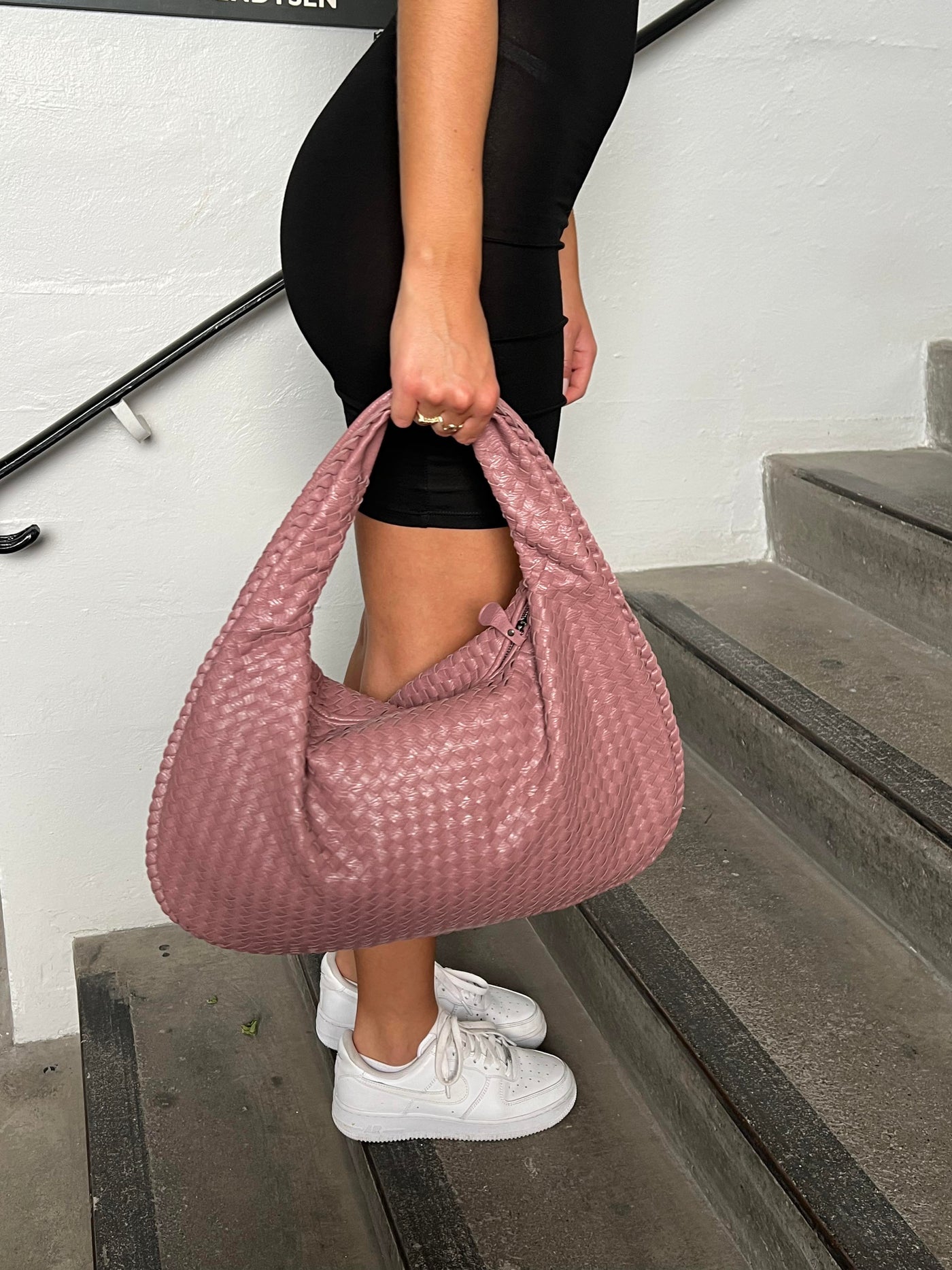 Dames Gevlochten Schoudertas In Roze Leer