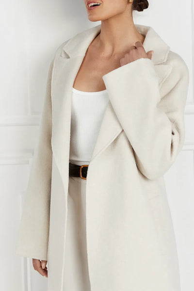 Dames Lange Wollen Trenchcoat Met Reverskraag En Elegante Pasvorm