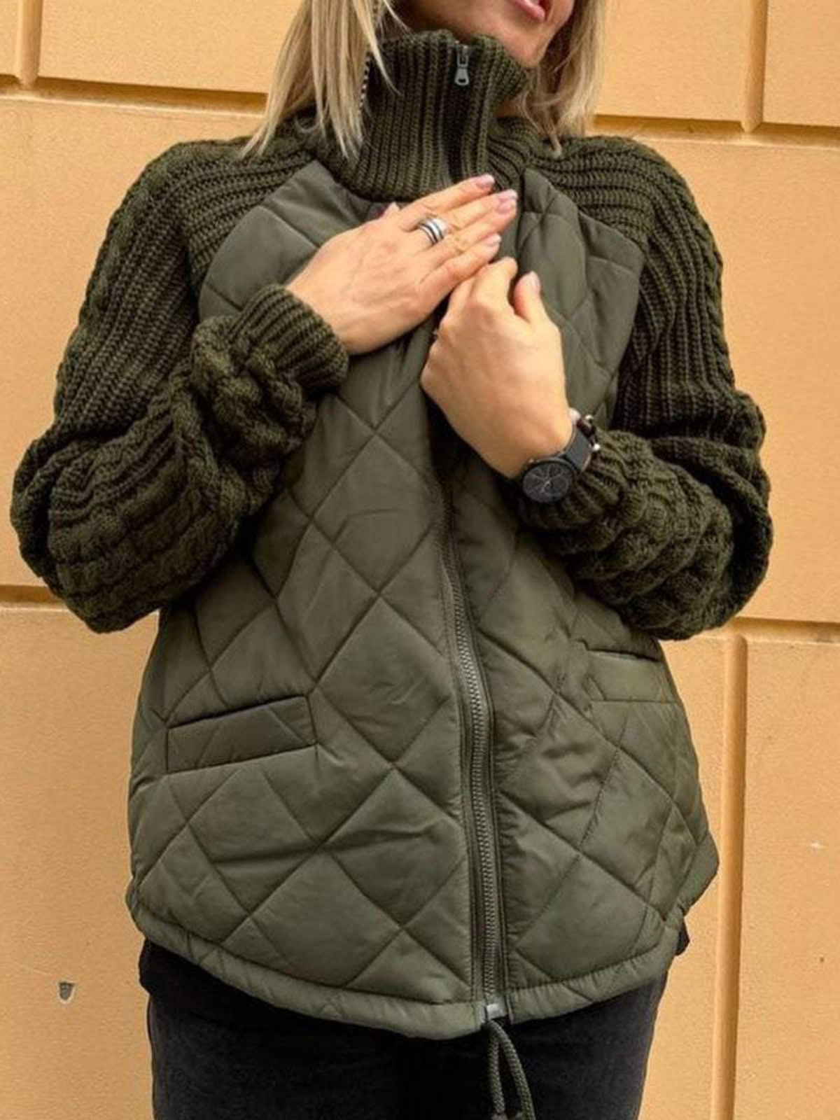Dames Gebreide Winterjas Met Ritssluiting En Quilted Voorkant