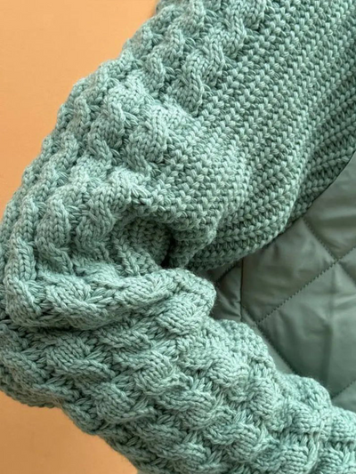 Dames Gebreide Winterjas Met Ritssluiting En Quilted Voorkant