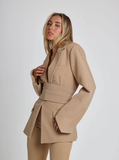 Dames Zwarte Blazer Met Reverskraag En Tailleband